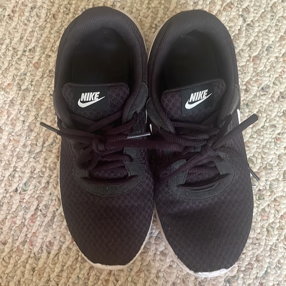 Women’s Nike Sneakers - Picture 2 of 4